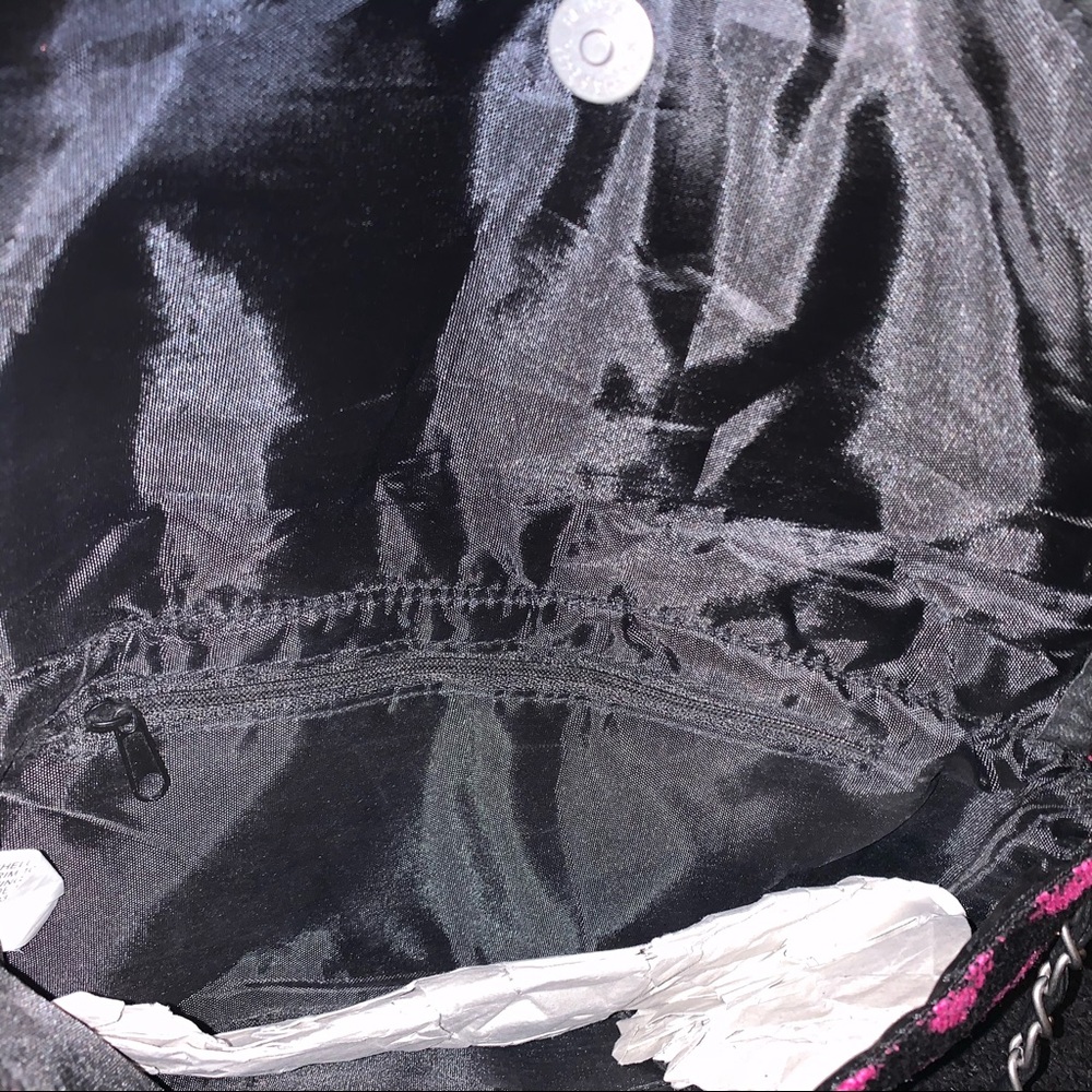 Macy’s Knitted Heart Cross Body Purse - Picture 5 of 6